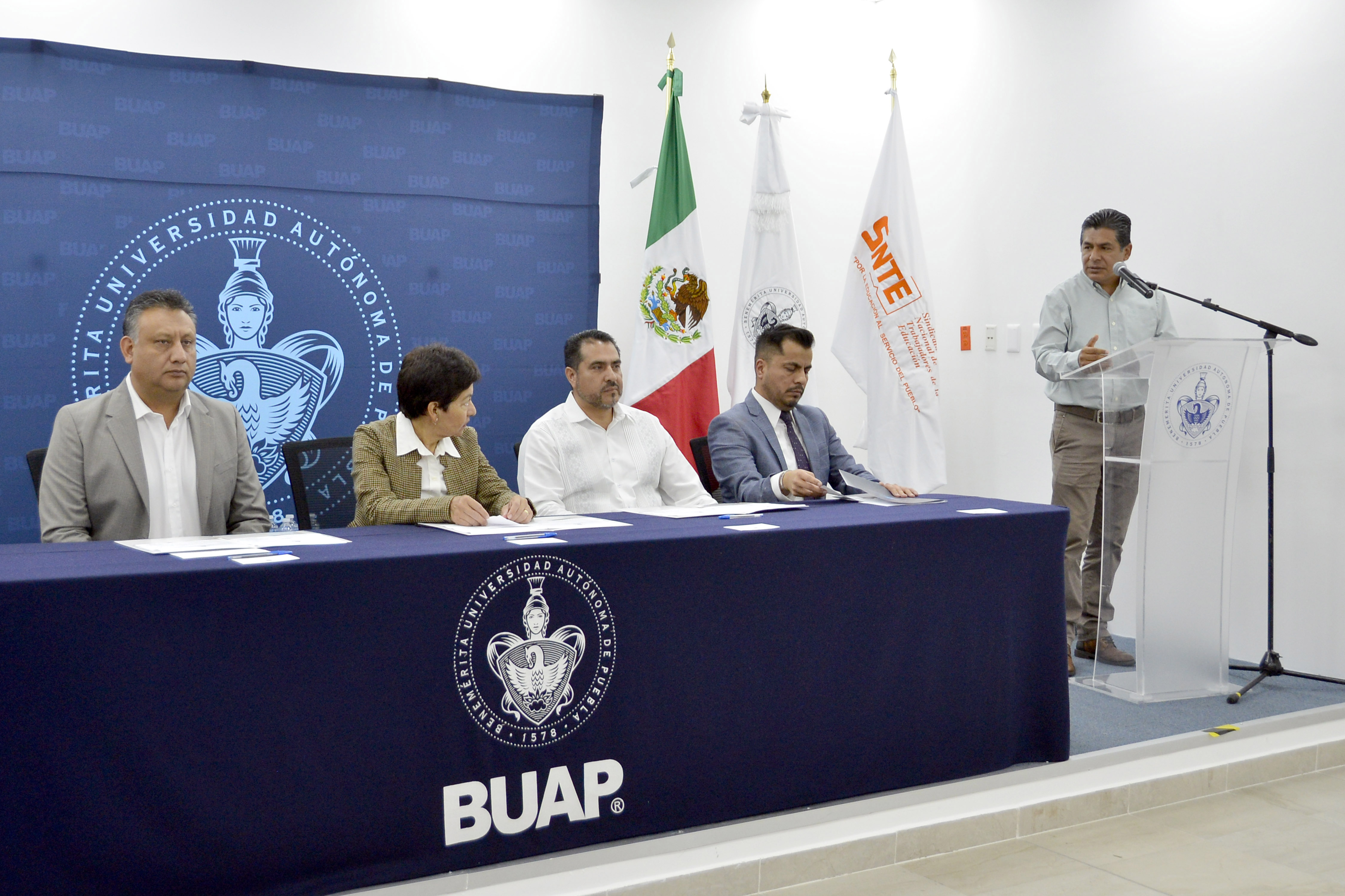 Estrechan Lazos De Colaboraci N Buap Y Sindicatos De Trabajadores Del